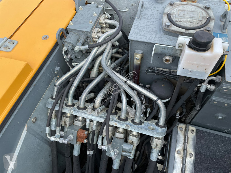 جرافة Liebherr R914 Compact