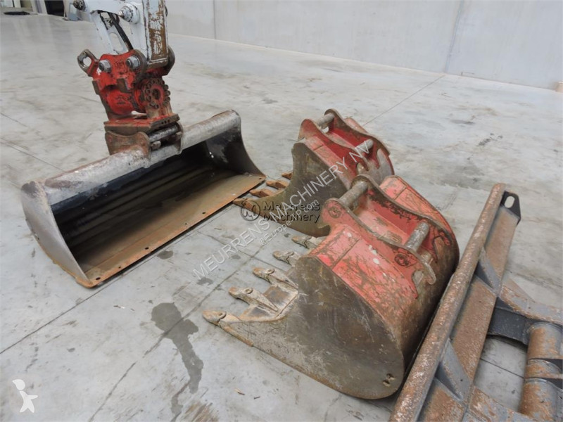جرافة Takeuchi TB257FR Powertilt