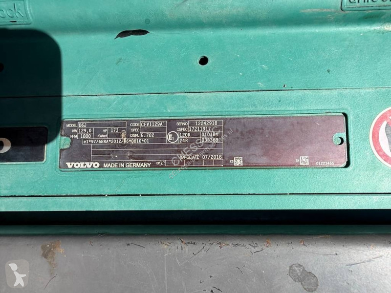 جرافة Volvo 220 E 220 - 180 -
