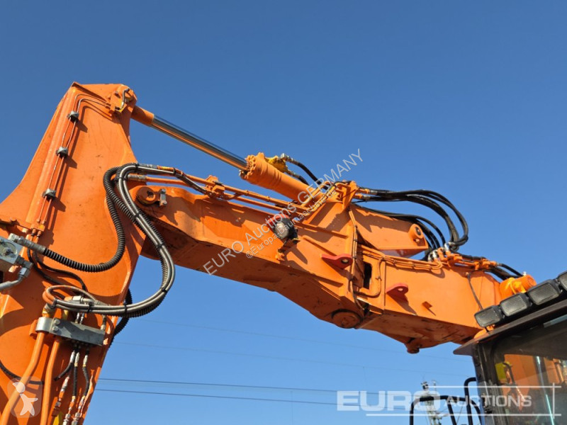 جرافة Komatsu PW148-8