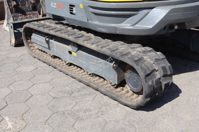 Lopatový nakládač Neuson EZ50