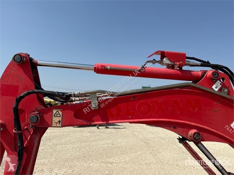 Екскаватор JCB