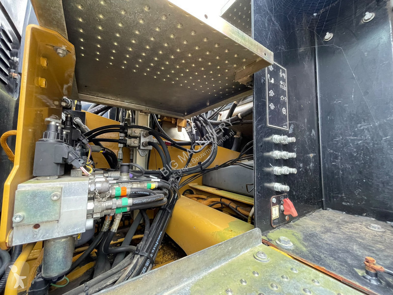 Escavadora Caterpillar D