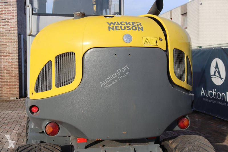 جرافة Neuson 6503