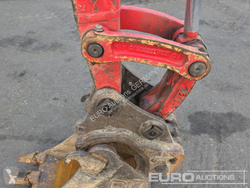 جرافة Volvo ECR25D