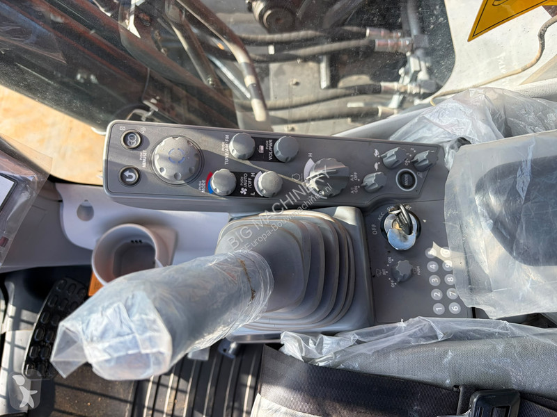 Escavadora Hitachi ZX220LC-5G