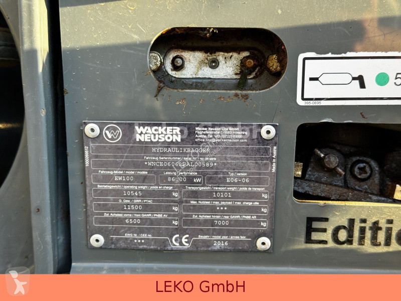 Pelle Wacker Neuson Neuson EW100 Mit Drei Löfffeln