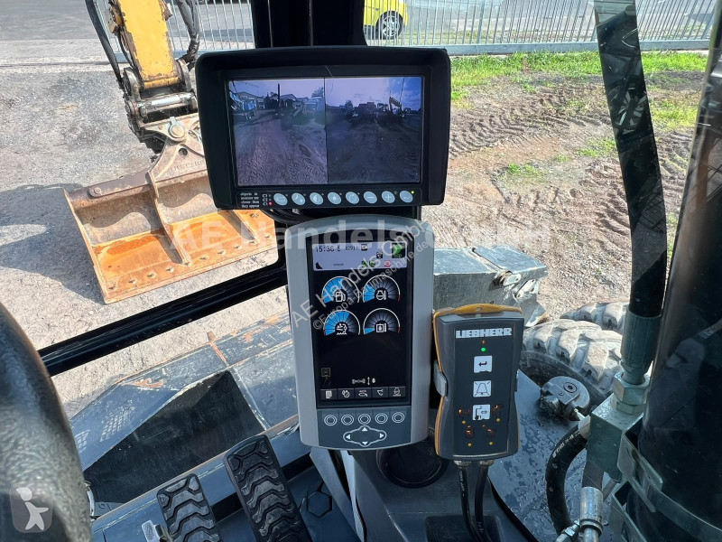 Excavator Caterpillar F...