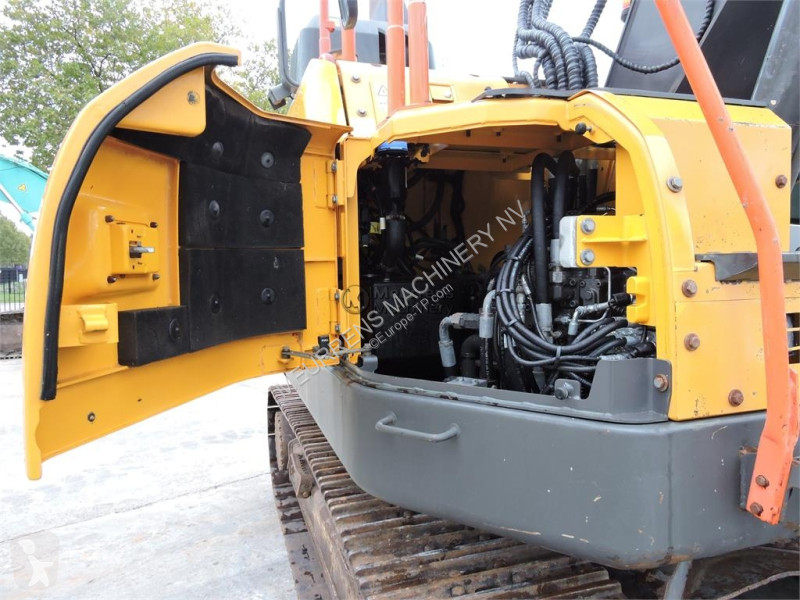 Багер Volvo ECR235