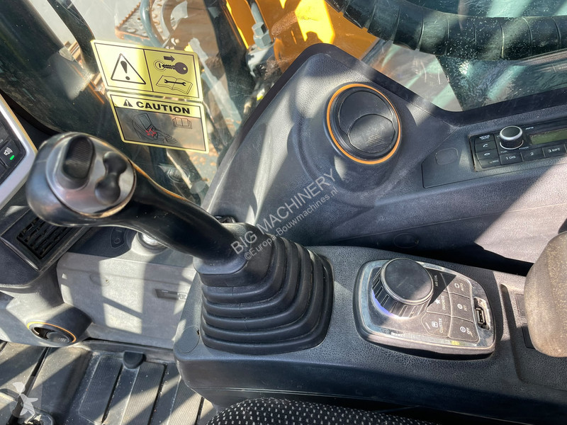 جرافة Hyundai HX220AL