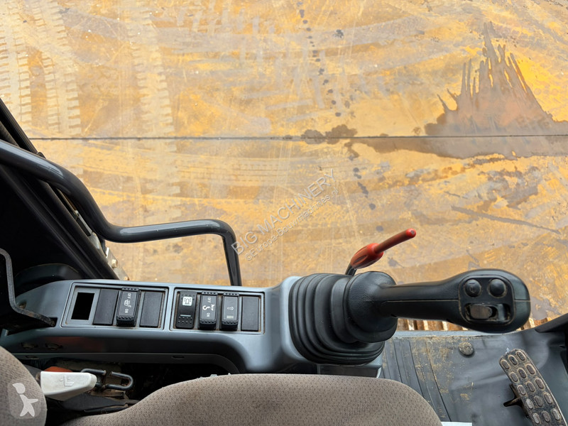 جرافة Hitachi LC-6