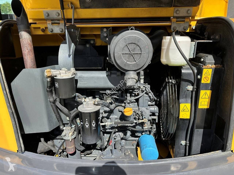 Escavadora Komatsu 7