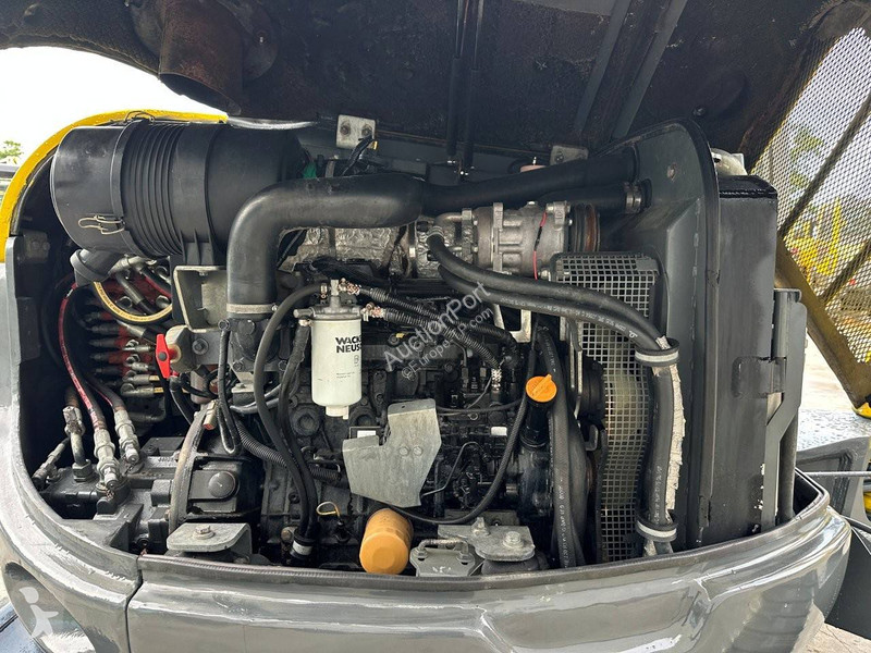 Escavadora Neuson 6003
