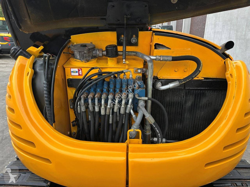 Escavadora JCB 8056