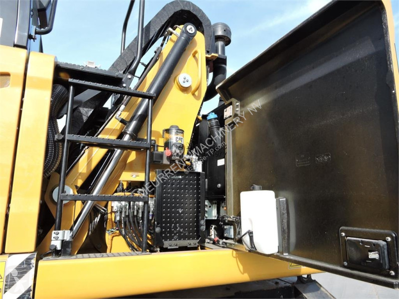 Lopatový nakládač Caterpillar MH3024