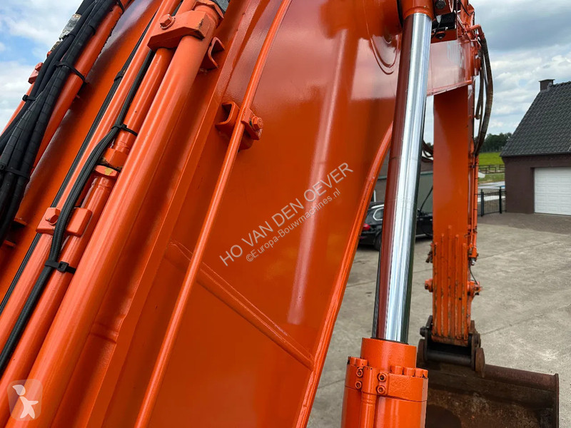 Excavator Hitachi LC-6