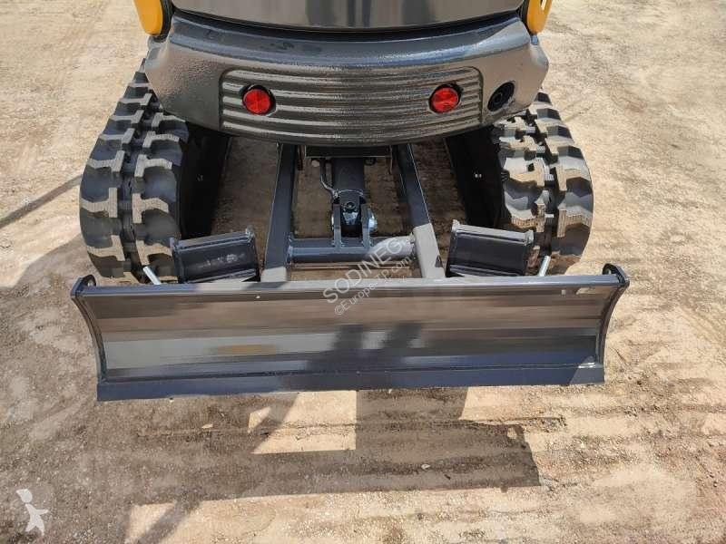 Escavadora Kato  VXE HD 17