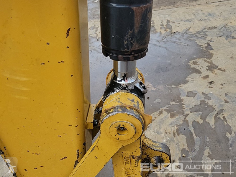 Lopatový nakládač Caterpillar 308E2