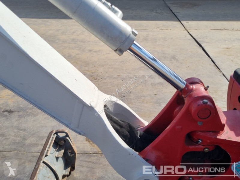 Escavadora Takeuchi TB216