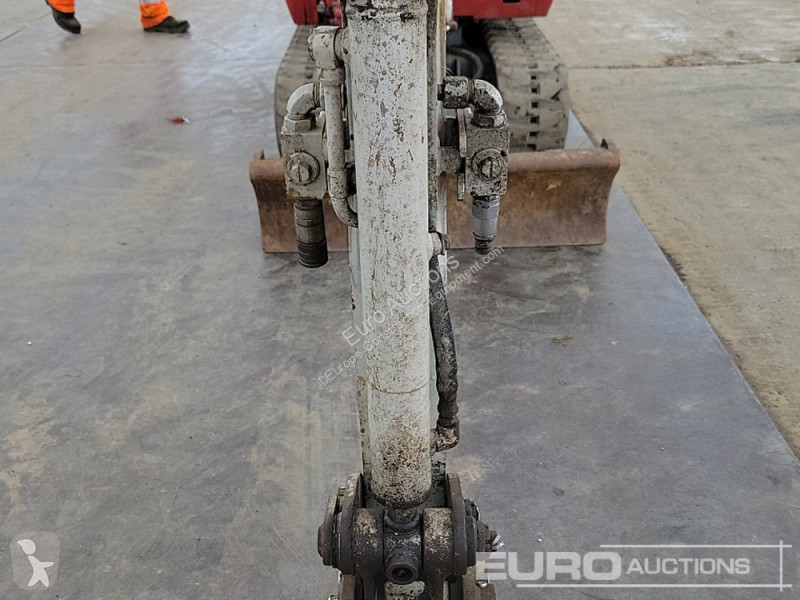Escavadora Takeuchi TB216