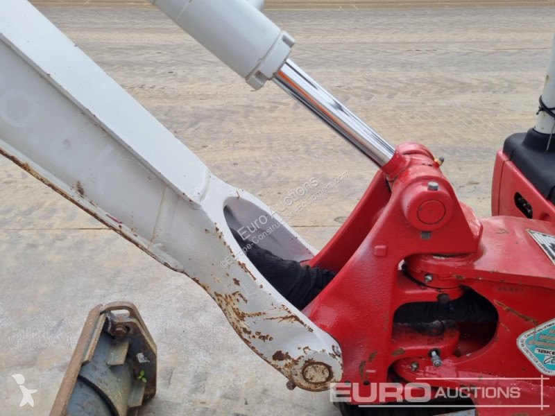 Escavadora Takeuchi TB216