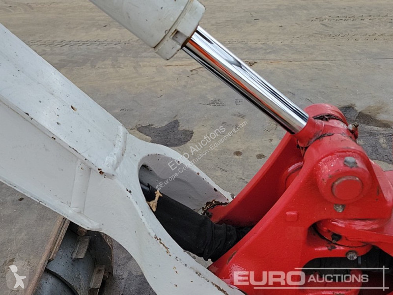 Escavadora Takeuchi TB216