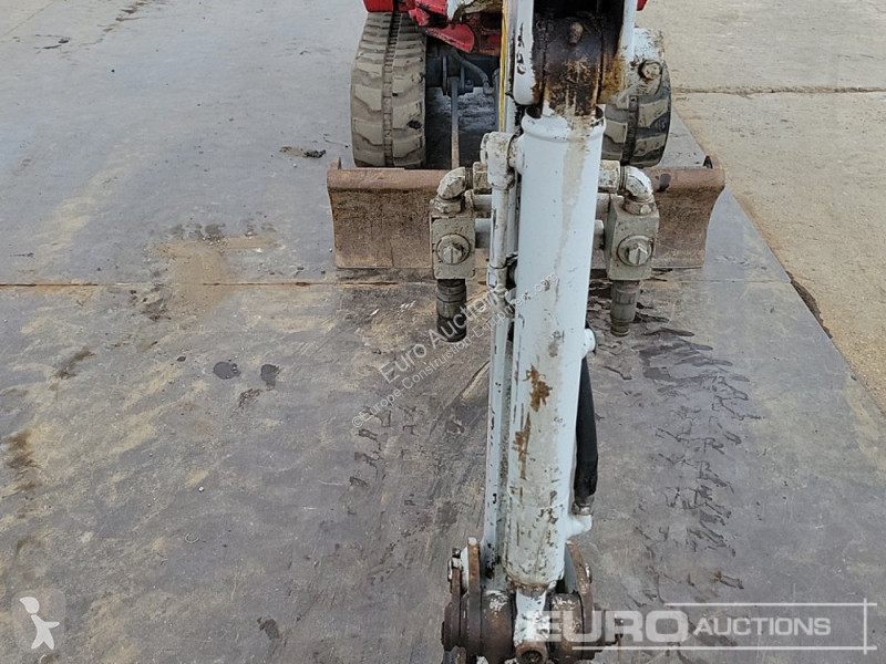 Escavadora Takeuchi TB216