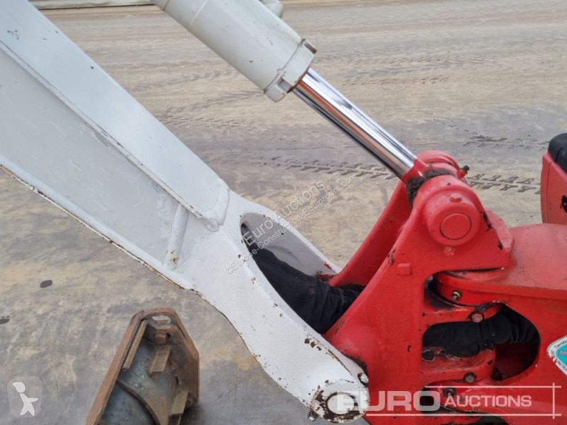 Escavadora Takeuchi TB216