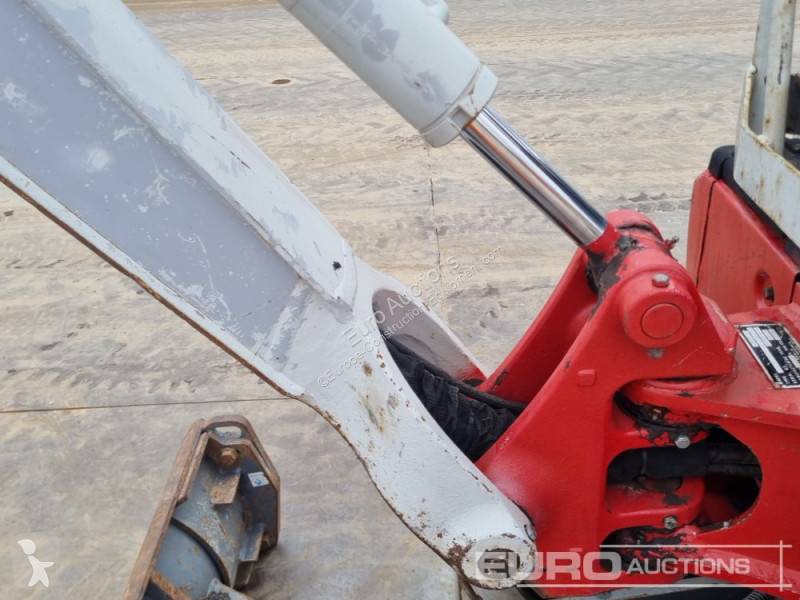 Escavadora Takeuchi TB215