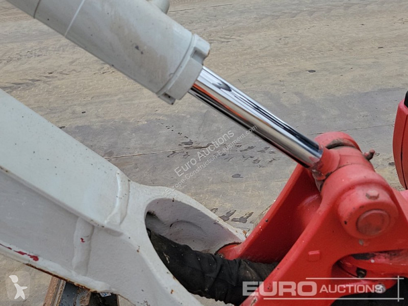 Escavadora Takeuchi TB216