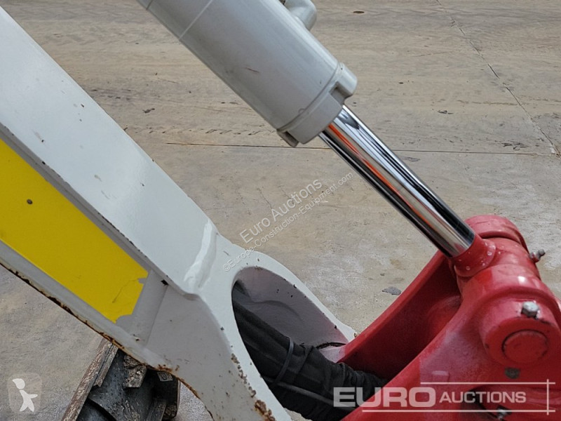 Escavadora Takeuchi TB216