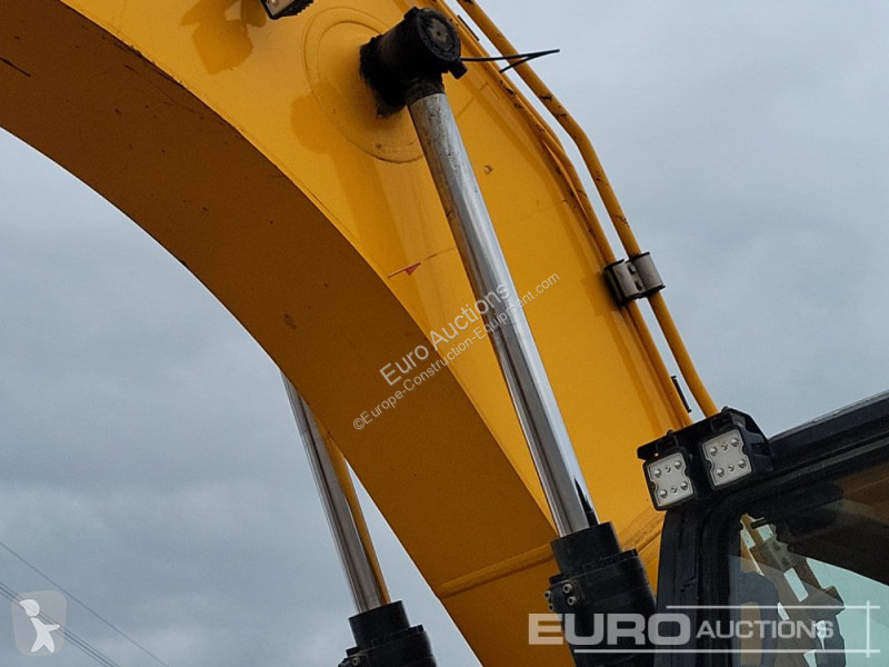جرافة JCB 220XLC