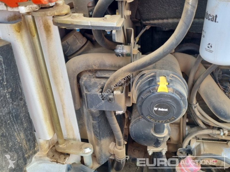 Lopatový nakládač Bobcat E17