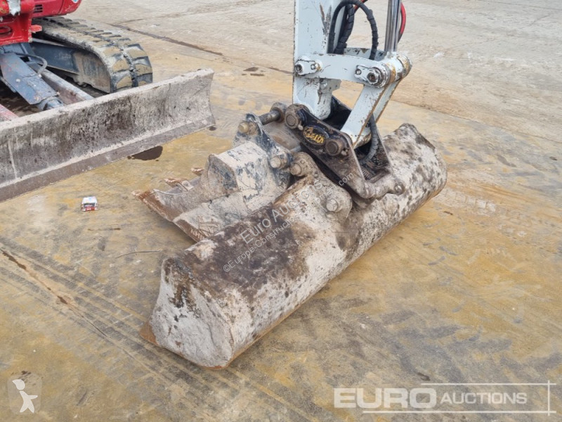 Escavadora Takeuchi TB240