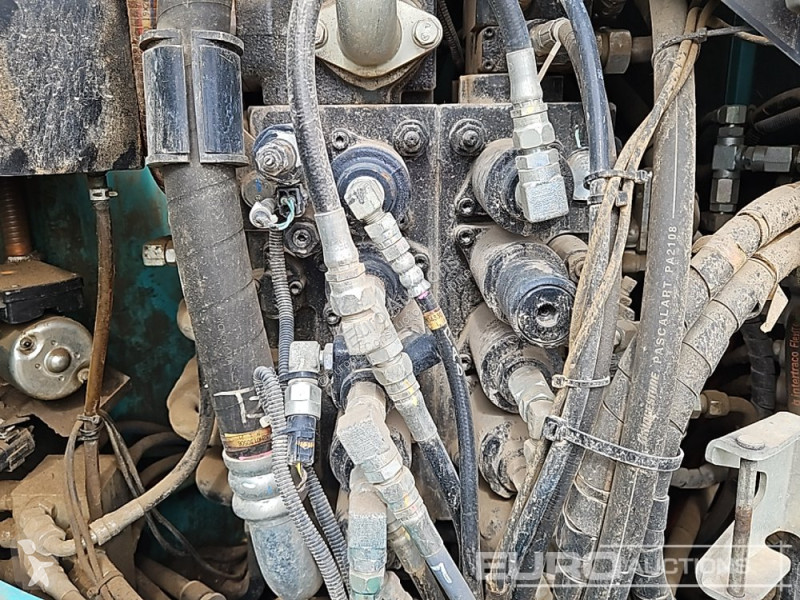 Escavadora Kobelco SK230SRLC-5