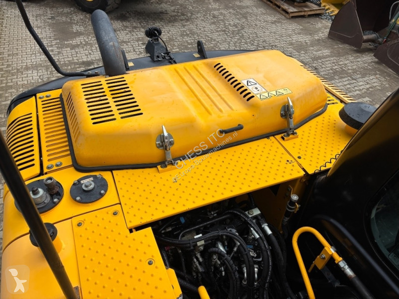 Escavadora JCB
