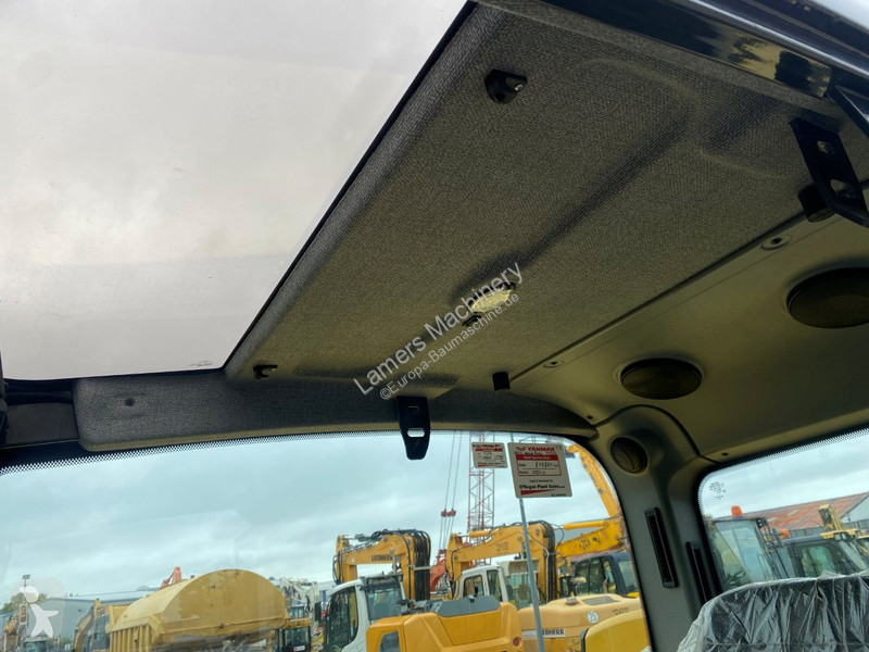 جرافة Yanmar B95w .
