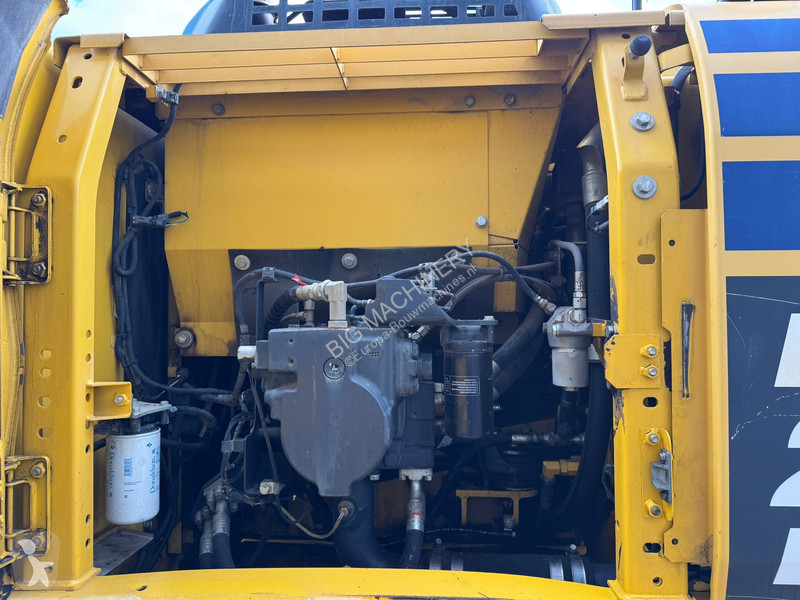 جرافة Komatsu