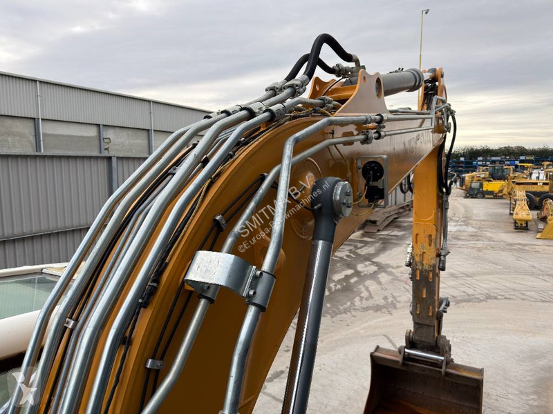 جرافة Liebherr R922 SLC