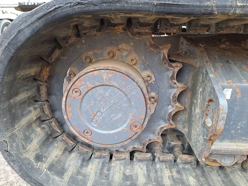 جرافة Takeuchi 2