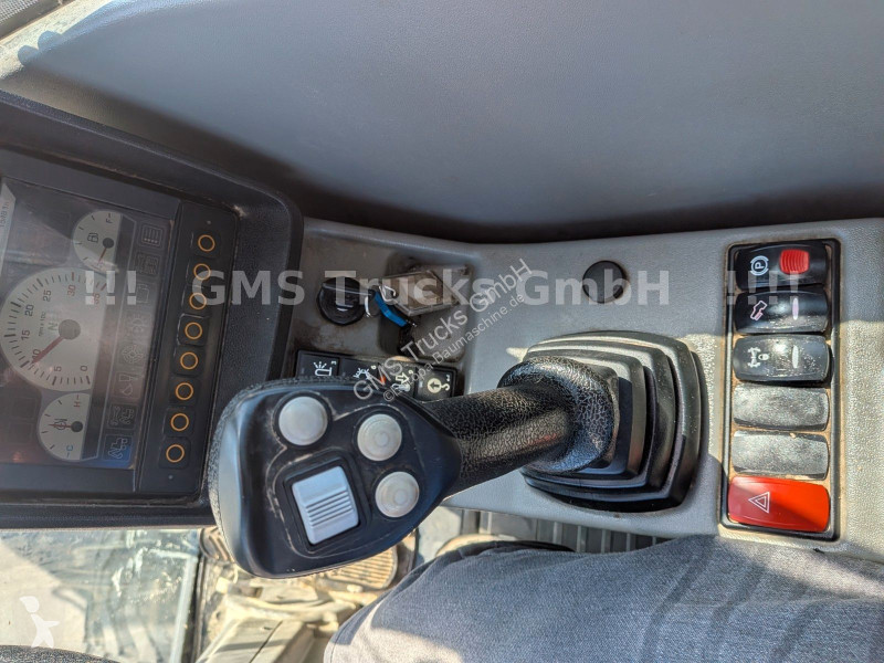 Lopatový nakládač Yanmar 5 W / POWERTILT / 3...