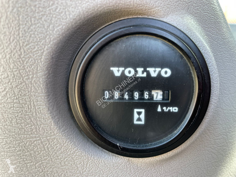 جرافة Volvo