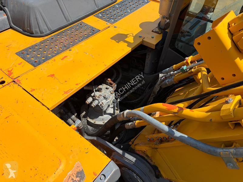 Lopatový nakládač Hitachi 3