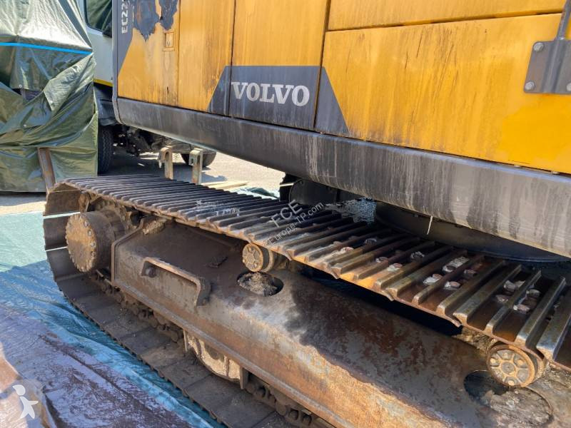 Rýpadlo Volvo EC 220 EL /Certificat CE endommagée