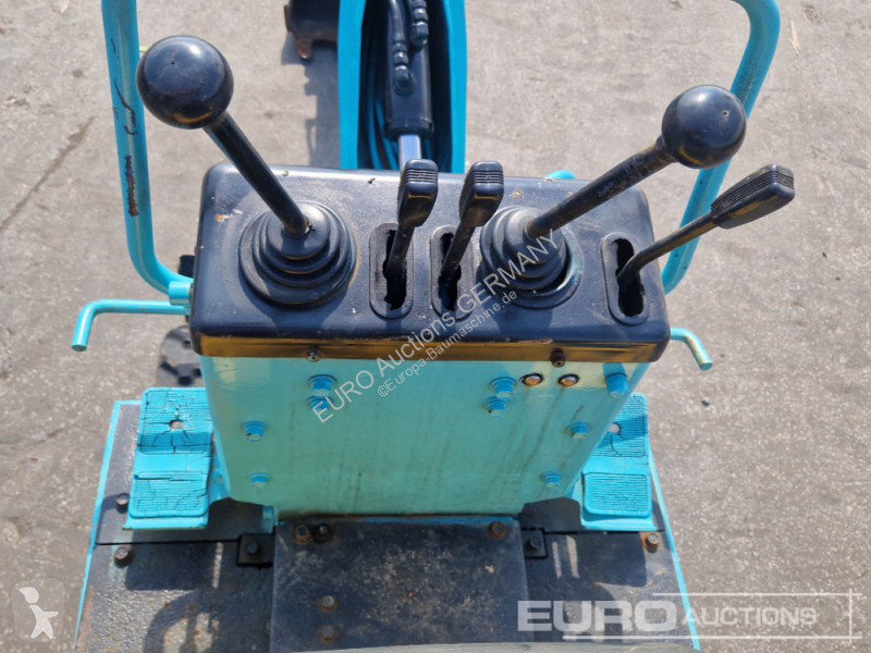 جرافة Kubota KH007