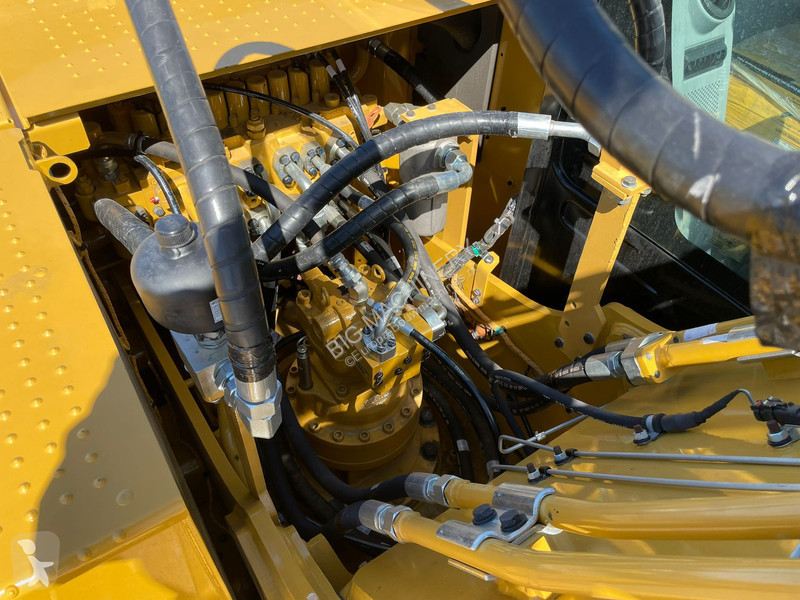Excavator Caterpillar 3