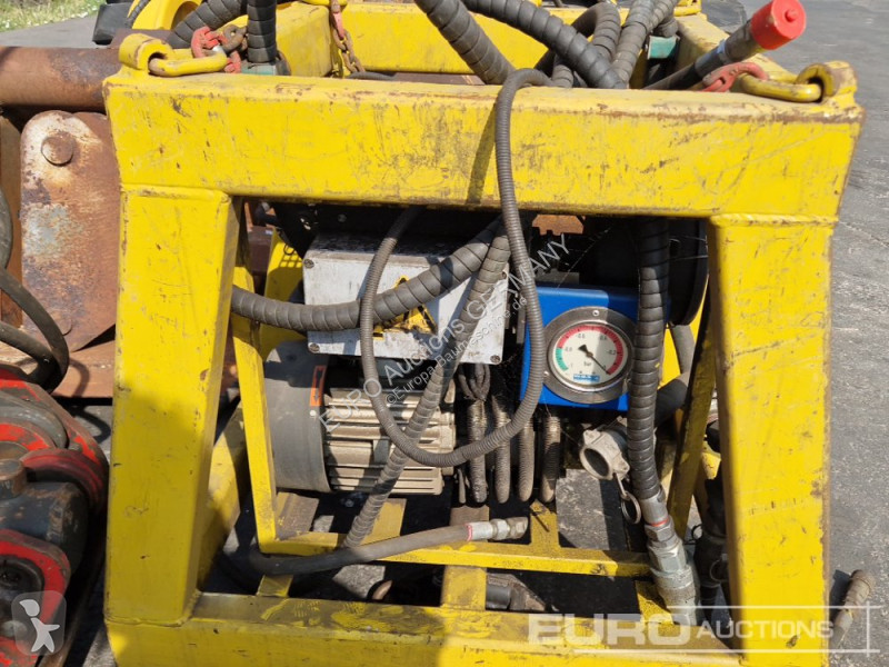جرافة Komatsu PC138US-2E1