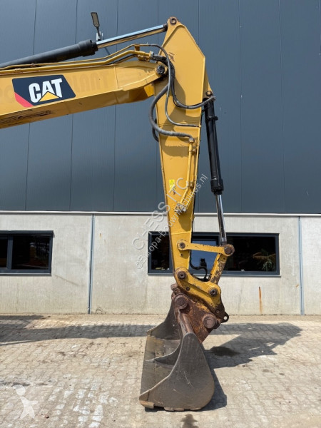 Escavatore Caterpillar L