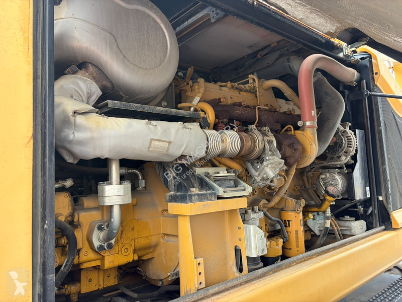 جرافة Caterpillar F