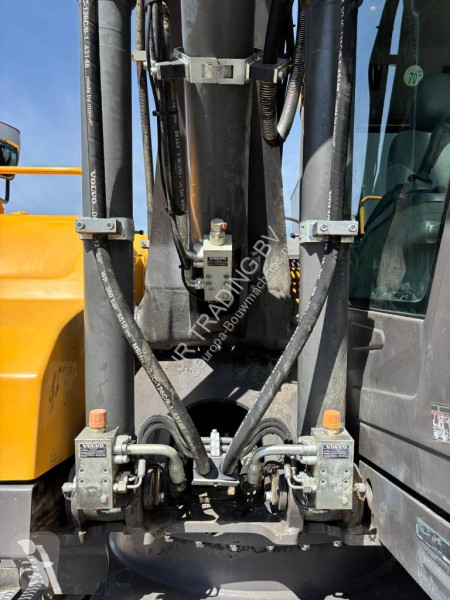 جرافة Volvo (Two Buckets)